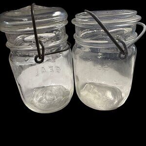 VTG 1920-1940’s 2 Atlas E-Z Seal Pint Jars one with lid one without Clear Glass